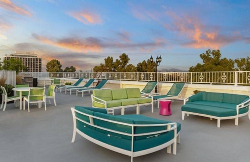 Park West Apartment | Wyndham Victorian style 2 bedroom condo in San Diego near Hillcrest & Downtown
