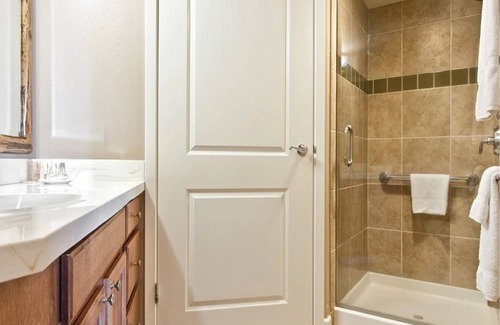 Waikiki Resort | 🌴 Wyndham Waikiki Beach Walk✨ Experience Paradise in a 2BR Villa - Sleeps 8!