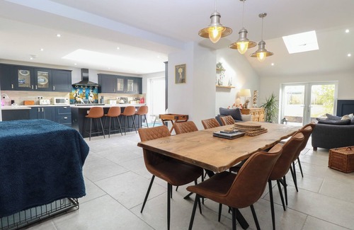 Irstead House | WYNGATE, pet friendly, with a garden in Happisburgh, East Anglia