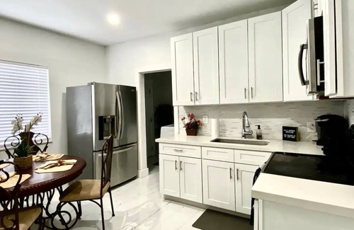 Buena Vista House | Wynwood Tropical Oasis 4-bedroom house