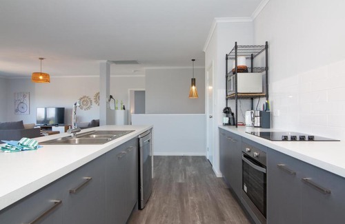 Aldinga Beach House | Xanadu - Aldinga Beach - C21 SouthCoast Holidays
