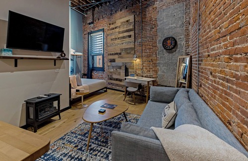 Effingham Apartment | XCHNG Cozy Downtown Studio, XCHNG Studio