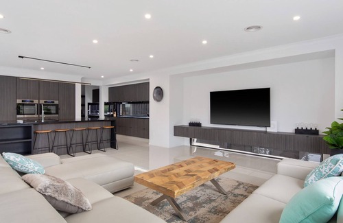 Cowes House | Xenia of Cowes - Stunning property with a pool