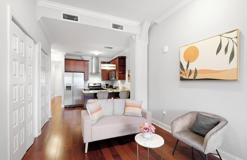 Olde Kensington Apartment | XL Studio -Deluxe Studio: Pool & Concierge