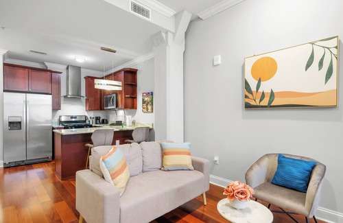 Olde Kensington Apartment | XL Studio -Deluxe Studio: Pool & Concierge