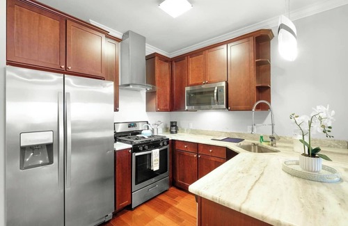 North Philadelphia East Apartment | XL Studio - Studio w/Pool & Scenic Rooftop