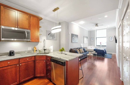 Olde Kensington Apartment | XL Studio - Stylish Studio w/Rooftop Pool