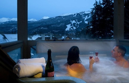 Blueberry Hill Cabin | XMAS/NY avail Epic Home-Stunning Mountain Views-Private Hot tub-Ski in/out park