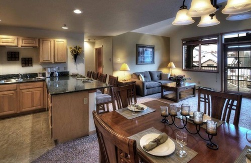 Four O'Clock Resort | XMAS SKIING IN Breckenridge, FABULOUS GRAND TIMBER LODGE 12/19/25 -12/26/25