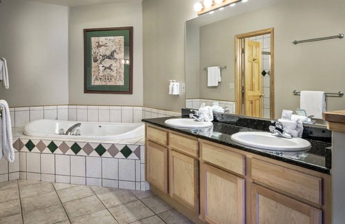 Four O'Clock Resort | XMAS SKIING IN Breckenridge, FABULOUS GRAND TIMBER LODGE 12/19/25 -12/26/25