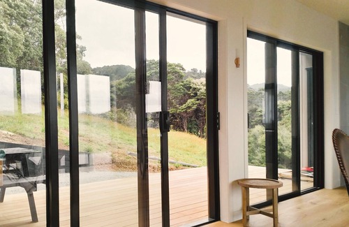 Tryphena House | XSPOT Medlands - new 2 bed 2 bath pad - ocean views - 5 min. stroll to the beach