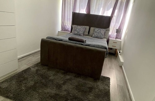 Eltham Apartment | Xtra 1 Bedroom Apartment in London with Wi-Fi