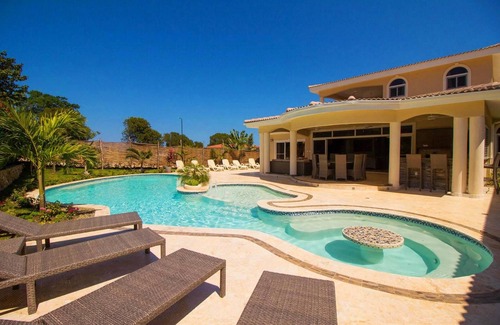 La Mulata Villa | Xtra large party villa in Sosua, custom-design home in luxury gated resort
