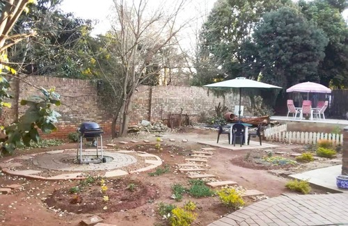 Pretoria House | XYZ GUEST HOUSE-Twin Bed Room
