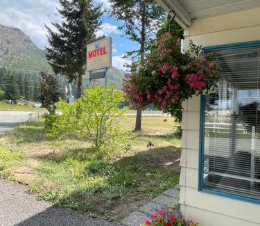 Barriere Hotel | Y-5 Motel