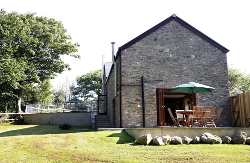 Llanrhidian Higher House | Y Beudy - Luxury Barn Conversion at Tir-Cethin Farm on The Gower