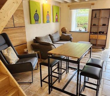Tywyn House | Y Bwthyn Bach Cute Stone Cottage in Tywyn