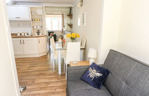 Bangor Cottage | Y BWTHYN BACH, pet friendly, character holiday cottage in Tregarth