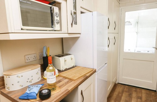 Bangor Cottage | Y BWTHYN BACH, pet friendly, character holiday cottage in Tregarth