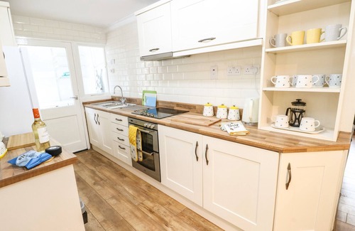 Bangor Cottage | Y BWTHYN BACH, pet friendly, character holiday cottage in Tregarth