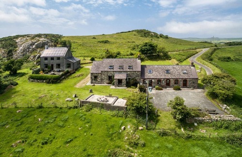 Goodwick Cottage | Y Bwthyn, Fishguard - Three Bedroom Cottage, Sleeps 6