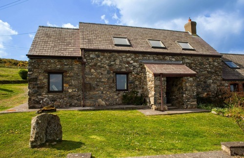 Goodwick Cottage | Y Bwthyn, Fishguard - Three Bedroom Cottage, Sleeps 6