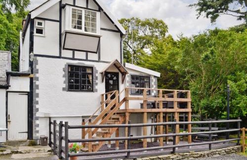 Llanycil House | Y Bwthyn