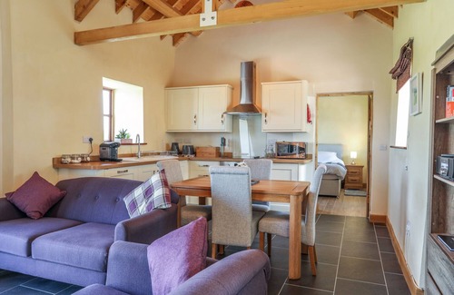 Llanfairpwllgwyngyll Cottage | Y BWTHYN, pet friendly, with open fire in Brynsiencyn