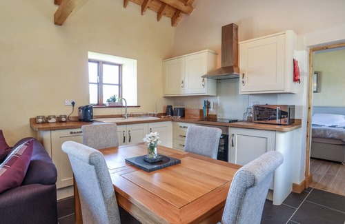 Llanfairpwllgwyngyll Cottage | Y BWTHYN, pet friendly, with open fire in Brynsiencyn
