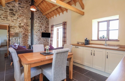 Llanfairpwllgwyngyll Cottage | Y BWTHYN, pet friendly, with open fire in Brynsiencyn