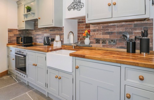 Penmaenpool Cottage | Y BWTHYN, pet friendly, character holiday cottage in Dolgellau