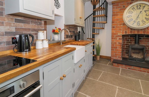 Penmaenpool Cottage | Y BWTHYN, pet friendly, character holiday cottage in Dolgellau