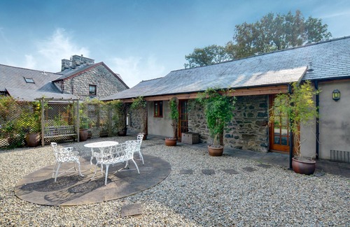 Llanegryn House | Y Bwthyn - Two Bedroom House, Sleeps 4