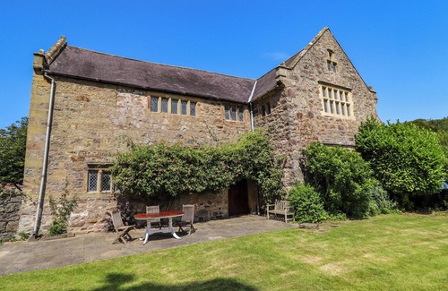 Pontblyddyn House | Y FFERM, pet friendly, character holiday cottage in Pontblyddyn