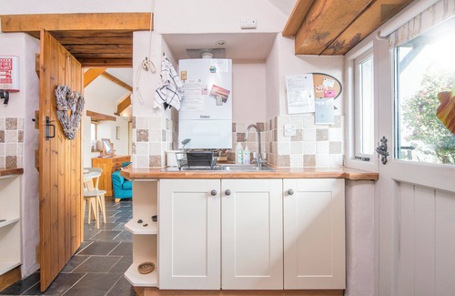 Newport Cottage | Y Sied, Holiday Cottage Newport, Sleeps 2, 1 bedrooms, bathrooms