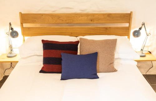 Cardigan House | Y Stabl - perfect for two