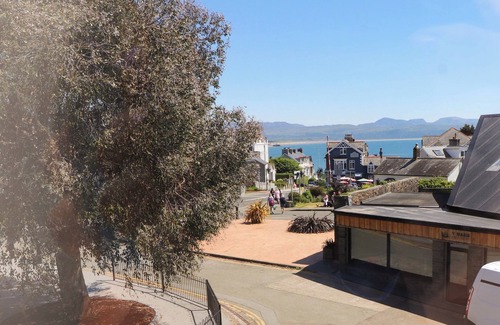 Criccieth Cottage | Y STABL, pet friendly, character holiday cottage in Criccieth