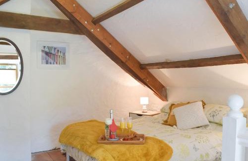 Carmarthen House | Y Stabl - Uk35032