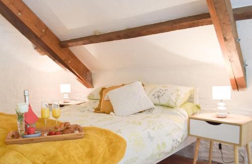 Carmarthen House | Y Stabl - Uk35032