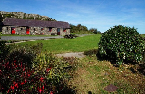 St Brides House | Y Stablau - Stables