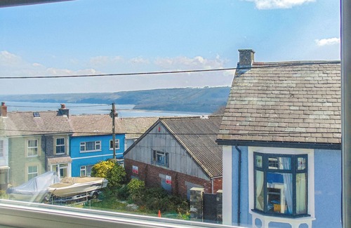 New Quay Cottage | Y Tŷ Glas is a charming terraced cottage in New Quay.