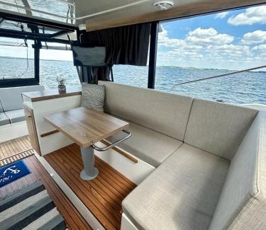 Borgo Vecchio Boat Rental | Yacht Bona via