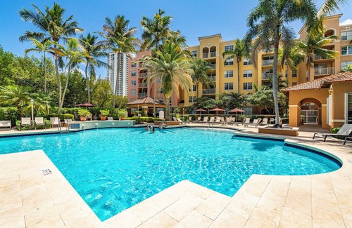 Aventura Condo | Yacht Club Miami Suite 2 Bedroom and 2 Bathroom With Baby Crib & Free Parking