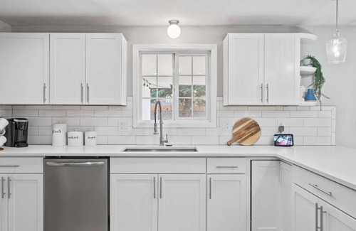 Yakima House | Yakima luxury with game room and heated pool - POOL OPEN MAY-SEPT