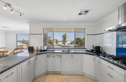 Ledge Point House | Yakkan Lodge Holiday Home