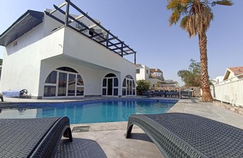 Eilat Villa | YalaRent Ivy Villa with Private Pool