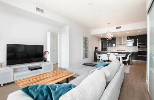 Downtown Vancouver Apartment | Yaletown 2-bedroom penthouse corporate condo in terrific downtown Vancouver