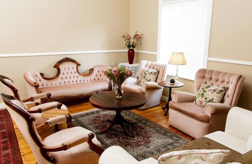 Oudtshoorn House | Yamkela Guest House