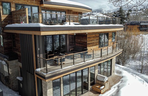 Steamboat Springs House | Yampa River House LUX 6-Bedroom w/1600+ Sqft Decks, Mtn View Hot Tub, Dwntwn