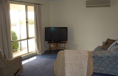 Koolywurtie House | Yandra Beach House ~ Short walk to beach!!